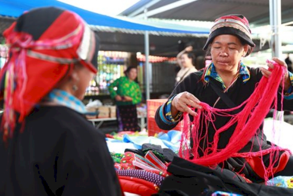 For a taste of Ha Giang’s ethnic culture, visit the Quan Ba Flea Market